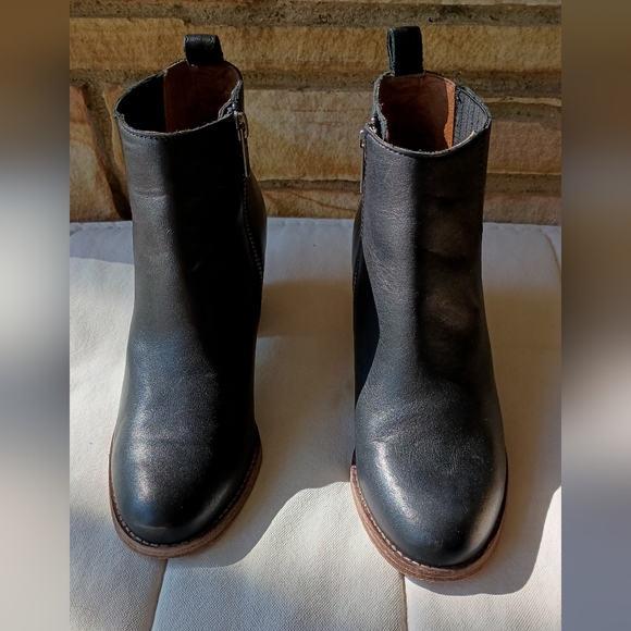 Frye Black Leather Ankle Boots_6.5 - Picture 3 of 11